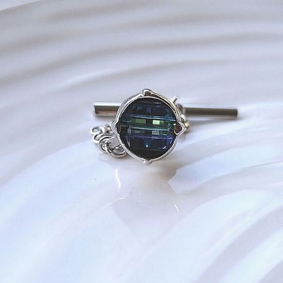 Vtg faceted blue-green faux gem silver tone tie pin - Picture 6 of 12